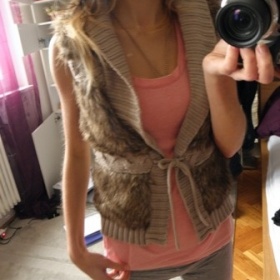 Hnědá, chlupatá vestička FF