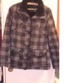 Černý kostkovaný kabát Amisu