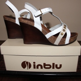 Bílé sandály neznačkové