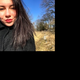 Ostříhat nebo delší vlasy?