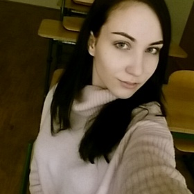 Z tmavě hnědé na bílou