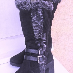 Černé vysoké kozačky 39 Deichmann