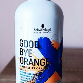 Goodbye Orange tónovací šampon neutralizující mosazné podtóny Schwarzkopf Professional - foto č. 1