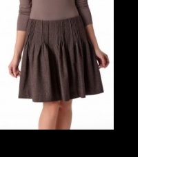 Jaký vršek ke krajkové sukni?