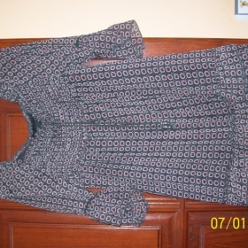 Šedé vzorované šaty Amisu