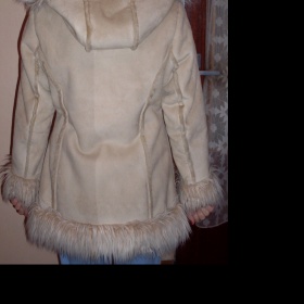 Béžový kožíšek s chlupem Topshop