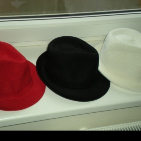 Trio klobouků z New Yorkeru