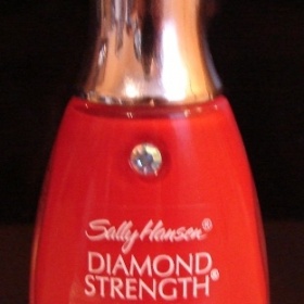 Červený lak na nehty Sally Hansen, Diamond Strength