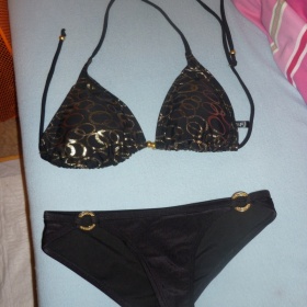 Černo-zlaté plavky značky F&F