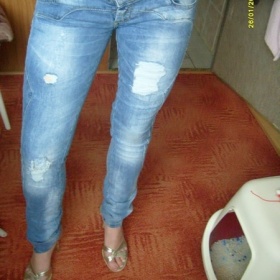 Trhané světlé skinny  bokovky Bershka (sedí 34)