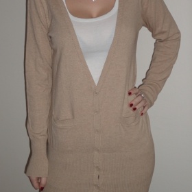 Dlouhý, béžový svetr značky Yessica