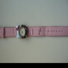 Stříbrné hodinky s růžovým páskem s kočkou