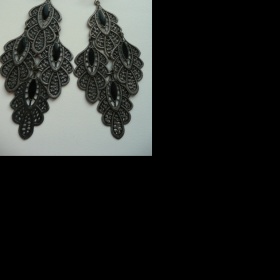 Černošedé visací náušnice z HM