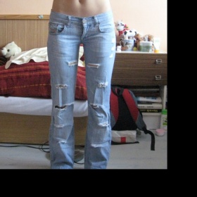 Světlě modré rifle