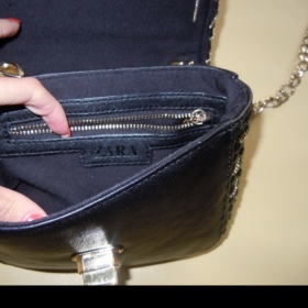 Černo zlatá crossbody  na řetízku Zara