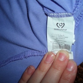 Fialové tričko značky terranova