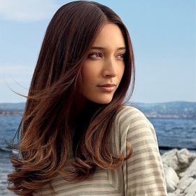 Lehké zesvětlení hnědých vlasů