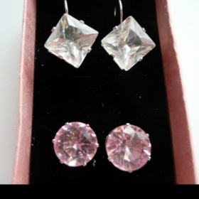 Sada 2x náušnice s kameny,růžové a bílé