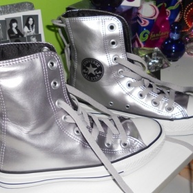 Stříbrné kotníkové tenisky Converse