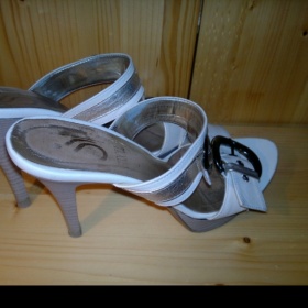 Béžovo-zlaté sandálky na podpatku Stroll