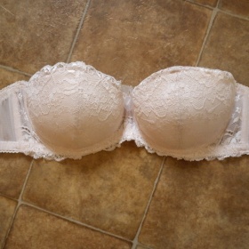 Růžová podprsenka HM