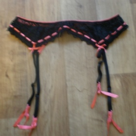 Černo růžový podvazkový pás HaM - foto č. 1