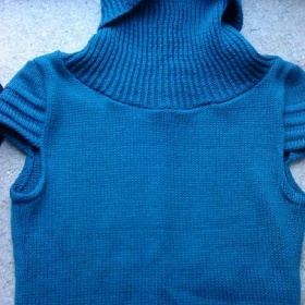 Modrozelený světřík s krátkým rukávem