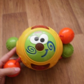 Barevná kutálející hračka Fisher Price