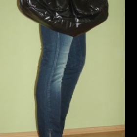 Černé lodičky od Replay s vyšitým nápisem