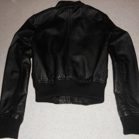 Černá kožená bundička DIvided od H&M