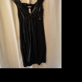 Černé lesklé šaty Miss Sixty