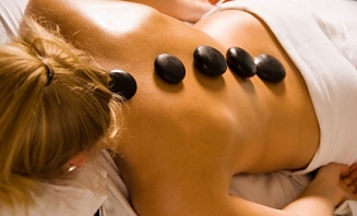 Průběh masáže horkými kameny 1