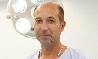 Holuša Pavel, MUDr., plastický chirurg 1